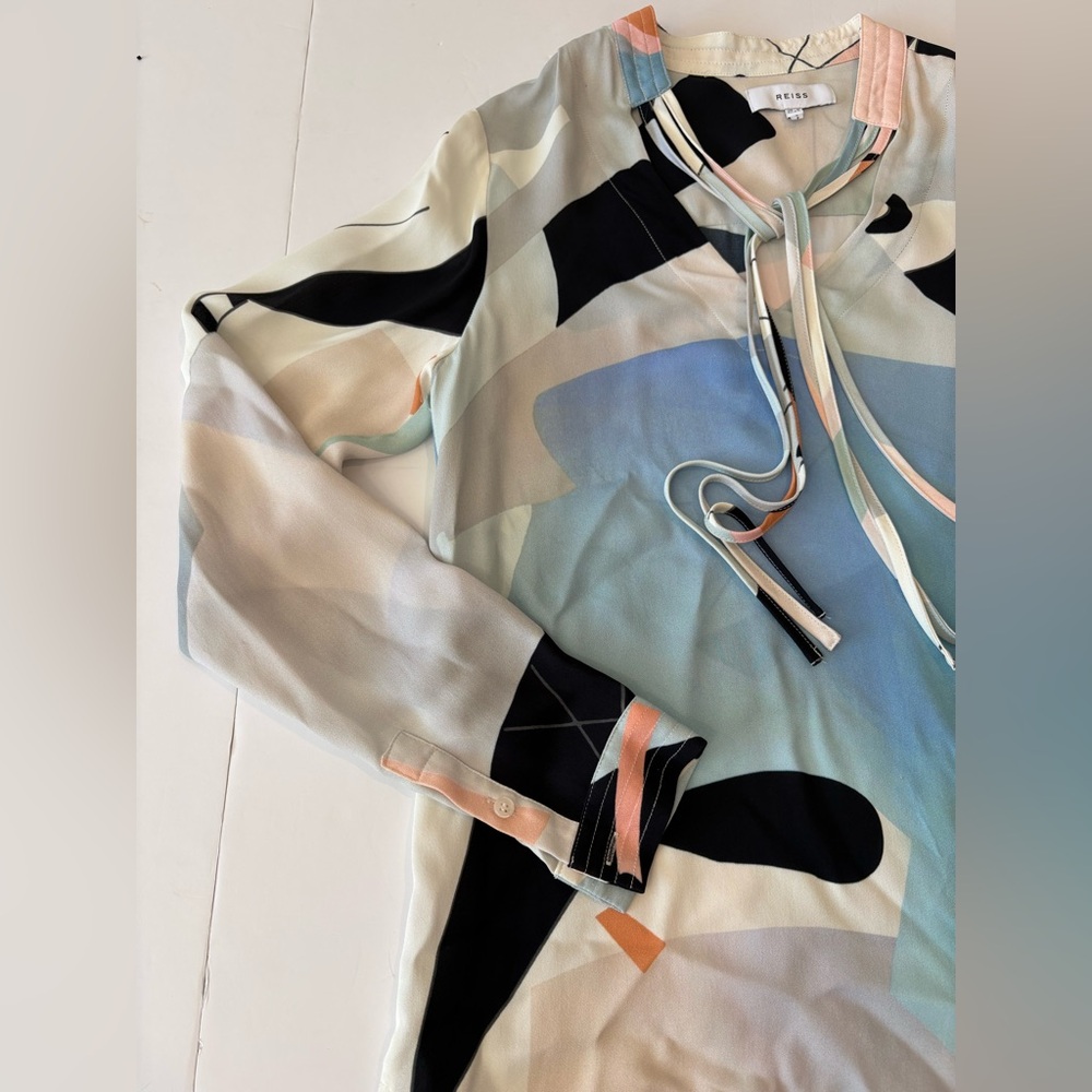 Reiss Rosie Multicolor Abstract V-Neck Blouse 2 - Picture 4 of 8